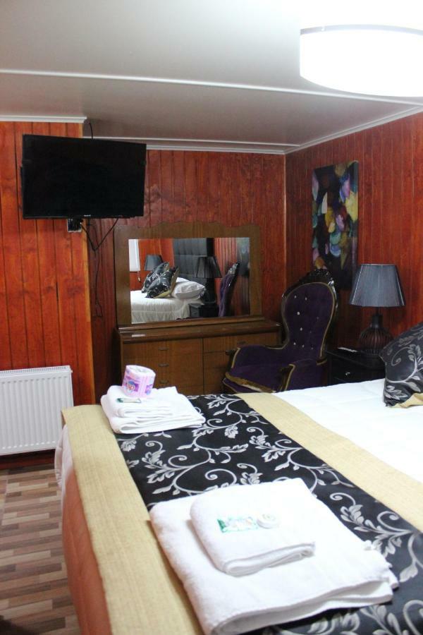 Hotel Forjadores Del Cabo De Hornos Puerto Williams Exteriör bild